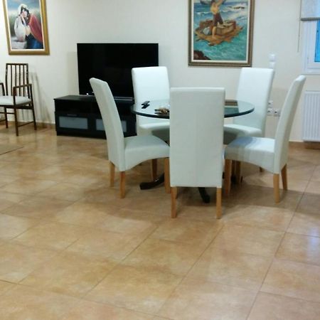 Lovely 2-Bedroom Apartment At Greek Riviera Vári Buitenkant foto