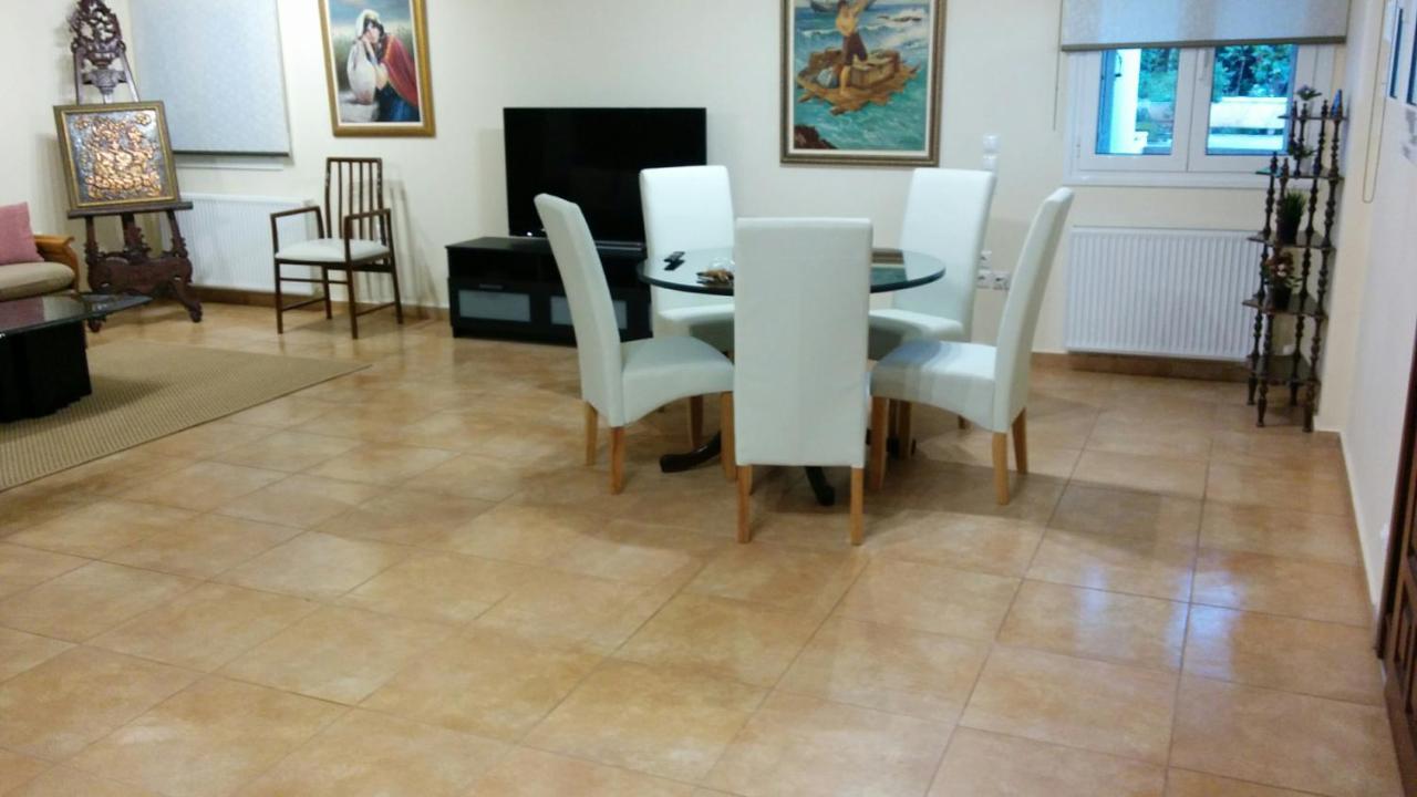 Lovely 2-Bedroom Apartment At Greek Riviera Vári Buitenkant foto