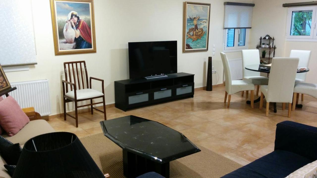Lovely 2-Bedroom Apartment At Greek Riviera Vári Buitenkant foto