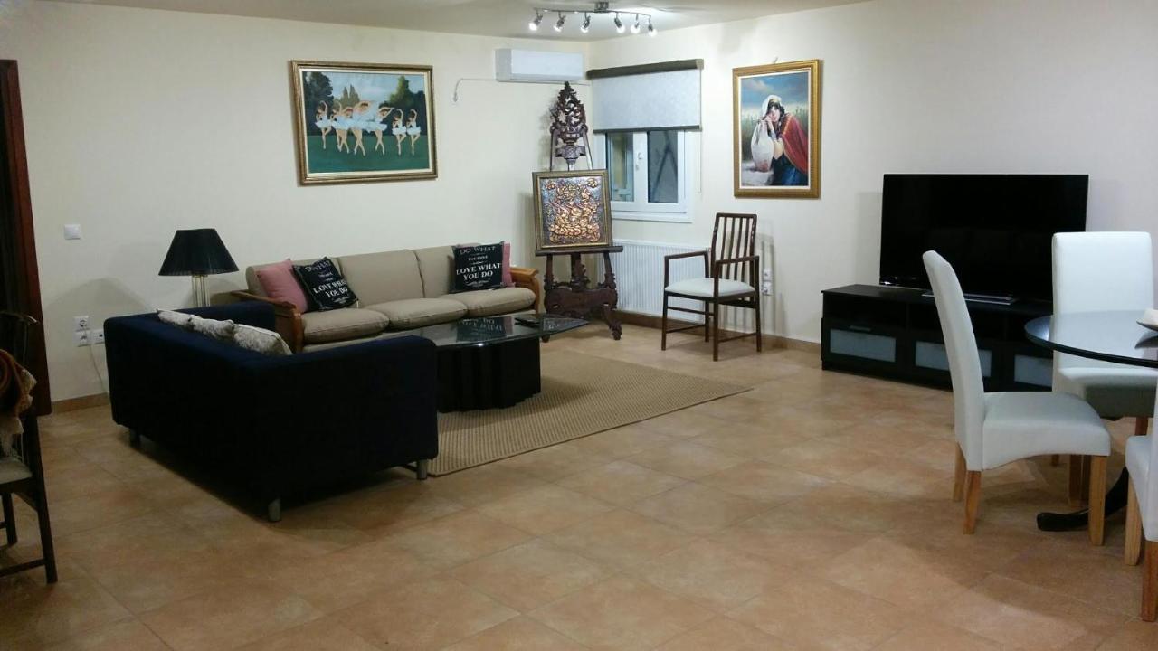 Lovely 2-Bedroom Apartment At Greek Riviera Vári Buitenkant foto