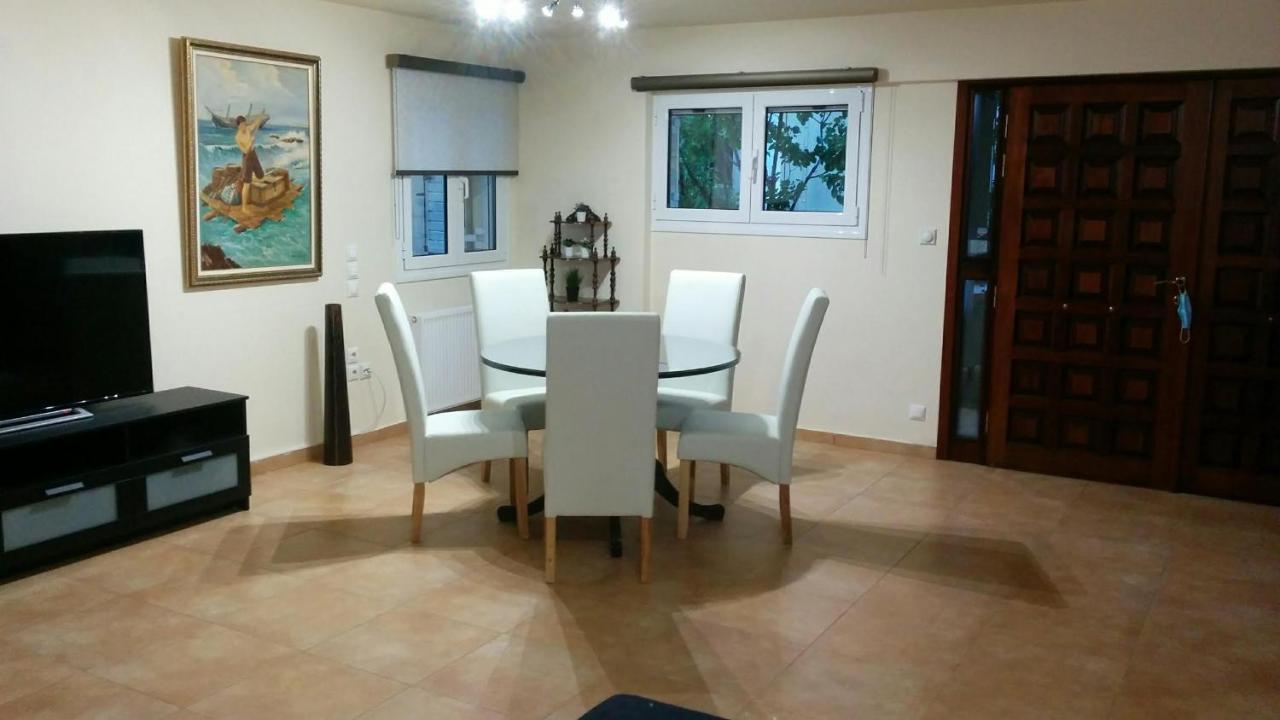 Lovely 2-Bedroom Apartment At Greek Riviera Vári Buitenkant foto