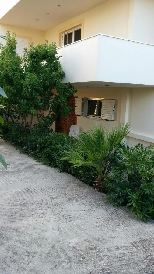Lovely 2-Bedroom Apartment At Greek Riviera Vári Buitenkant foto